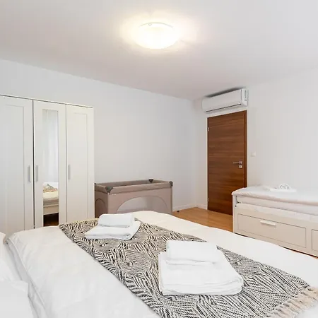 Апартаменты Old Town Oasis 4 *