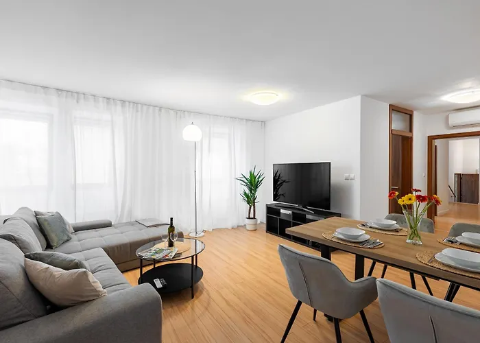 Old Town Oasis 4 * براتسيلافا