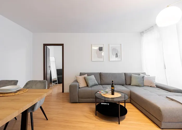 Old Town Oasis 4 *