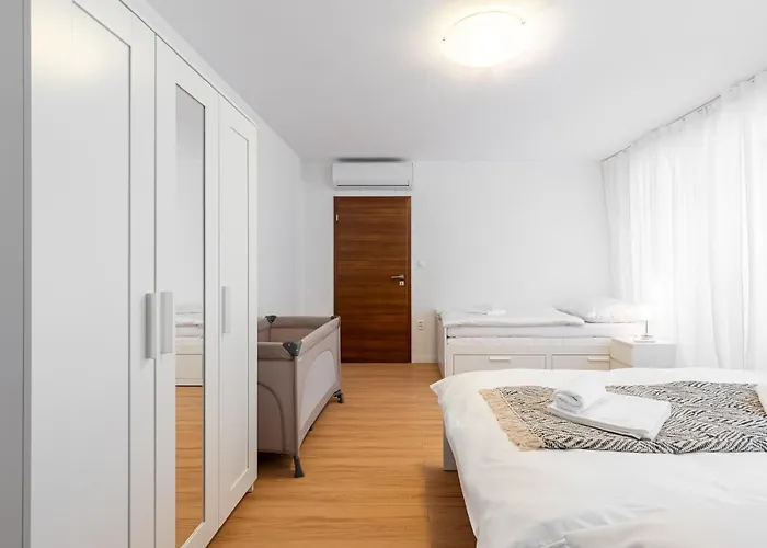 Old Town Oasis 4 *